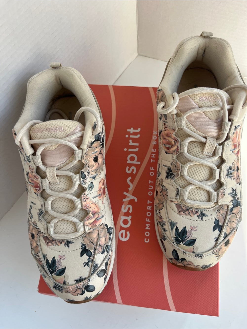 Easy Spirit Romy 39 8W Walking Sneakers Vibrant Floral Lace-Up Comfy Lightweight